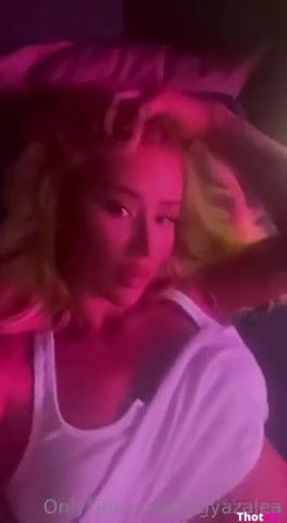 Iggy Azalea porn video shows pussy tease