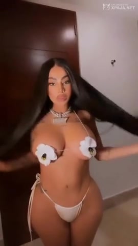 Yailin La Mas shows big boobs leaked video!