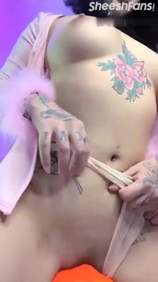 Bigcatmia Porn Video Nude Licking Pussy!